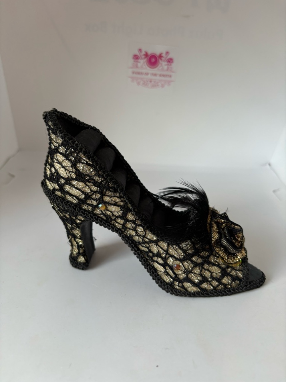 Vintage lace high heeled shoe ring holder